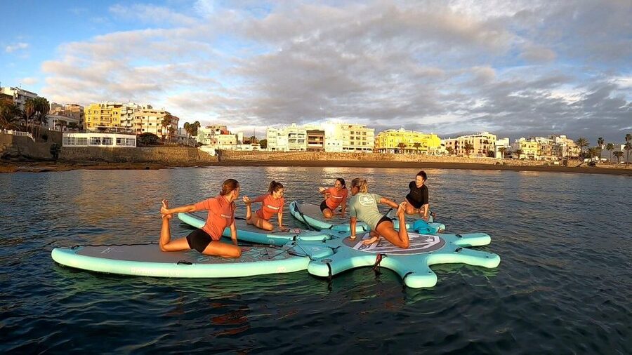 Arguineguín: Stand-up Paddleboard Yoga Class with Instructor - Yoga on a moving board, not a yoga class by the water