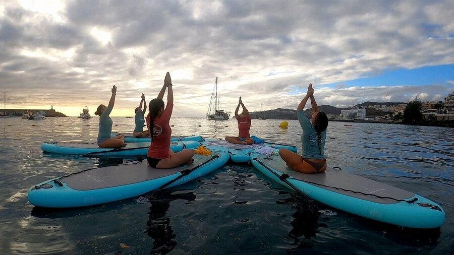 Arguineguín: Stand-up Paddleboard Yoga Class with Instructor - The value of $47 for 90 minutes