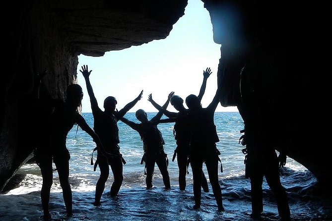 Coasteering experience in Gran Canaria - Reaching the cliffs and getting fitted out