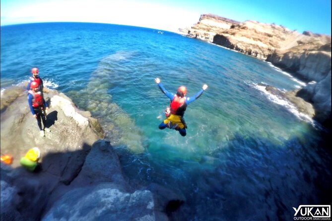 Coastering in Gran Canaria (Aquatic Route in the ocean cliffs) - Sea jumps and the choice to challenge yourself