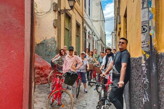Discover Las Palmas City by Bike in 4 hours - Triana shows the city at street level