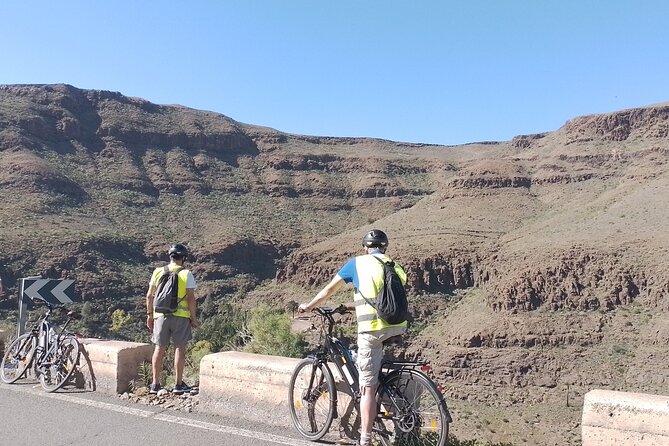 e-Bike Mountain Tour inside a Natural Park+option Tapas in a Cave - Climbing toward Ayagaures and its dam
