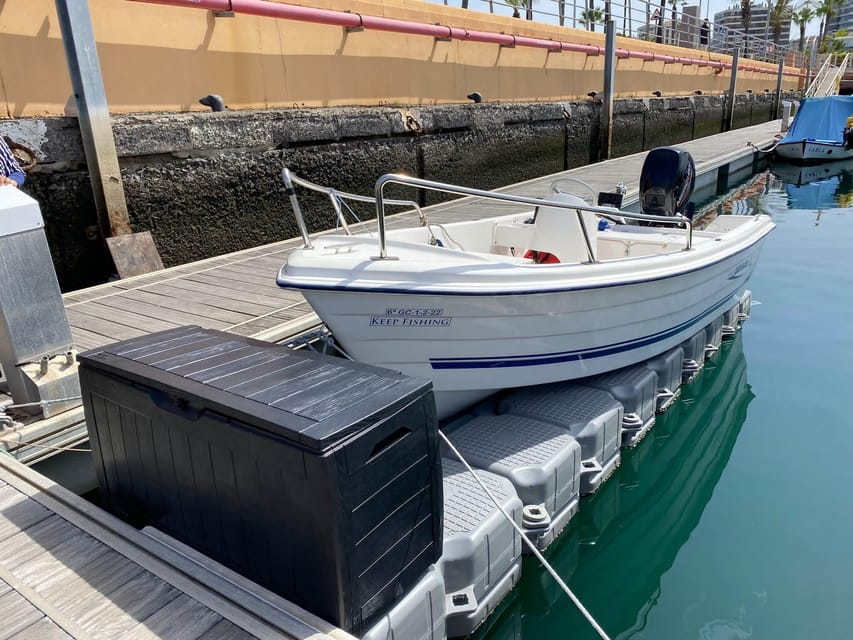 From las Palmas : Day sailing experience along the coast - Taking the helm with the captain nearby
