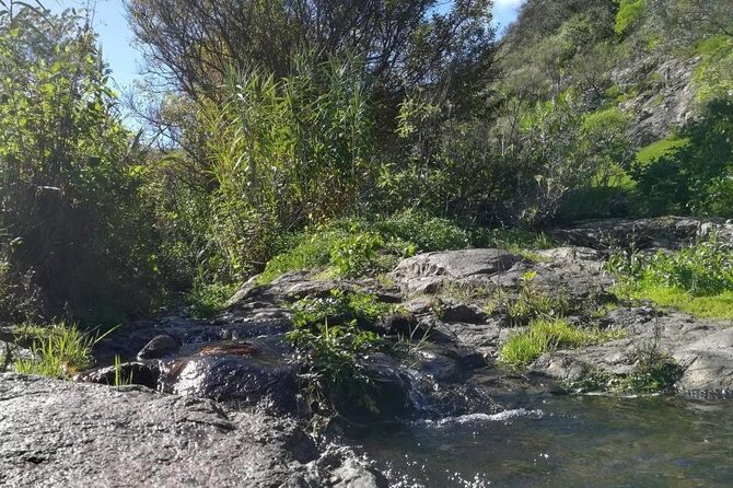 Full day Hiking and Waterfalls Experience - Choosing the right clothes for the season