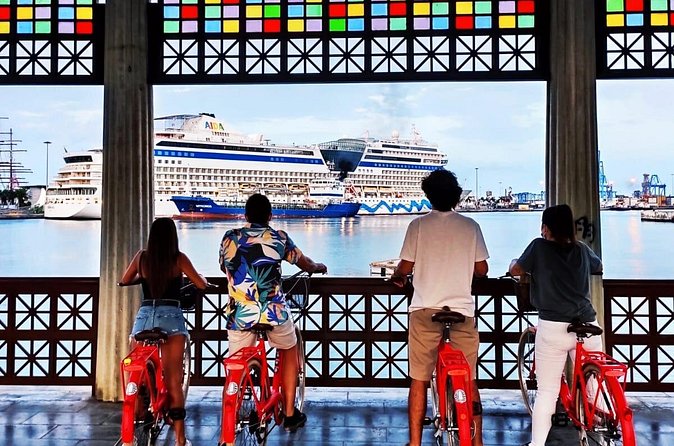 Gastronomic Bike Tour through Las Palmas at Night - Calle Triana: A More Central City Stop