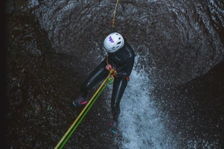 Gran Canaria: Canyoning in the rainforest - Rappelling beside the waterfalls