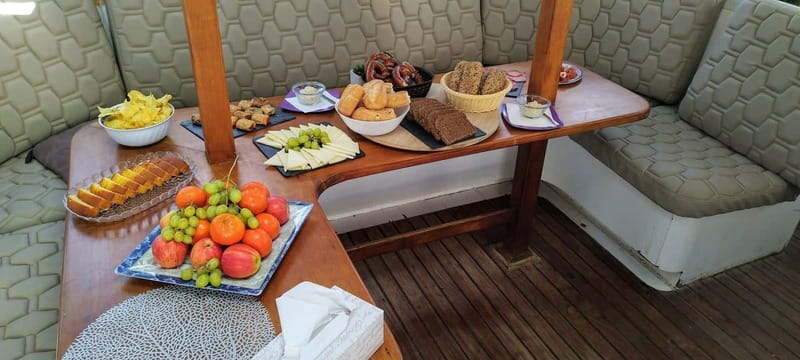 Gran Canaria: Catamaran Tour with Lunch and Drinks - Anchoring for swimming and lunch