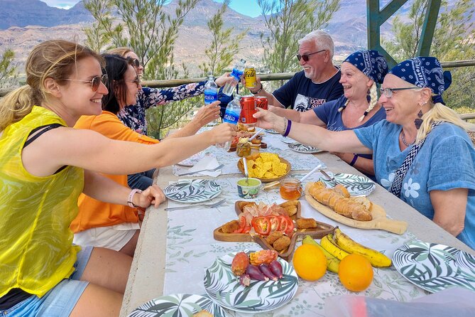 Gran Canaria Cave, Oasis, Red-gorge Adventure & cosy Picnic - Santa Lucia de Tirajana and a picnic with a view