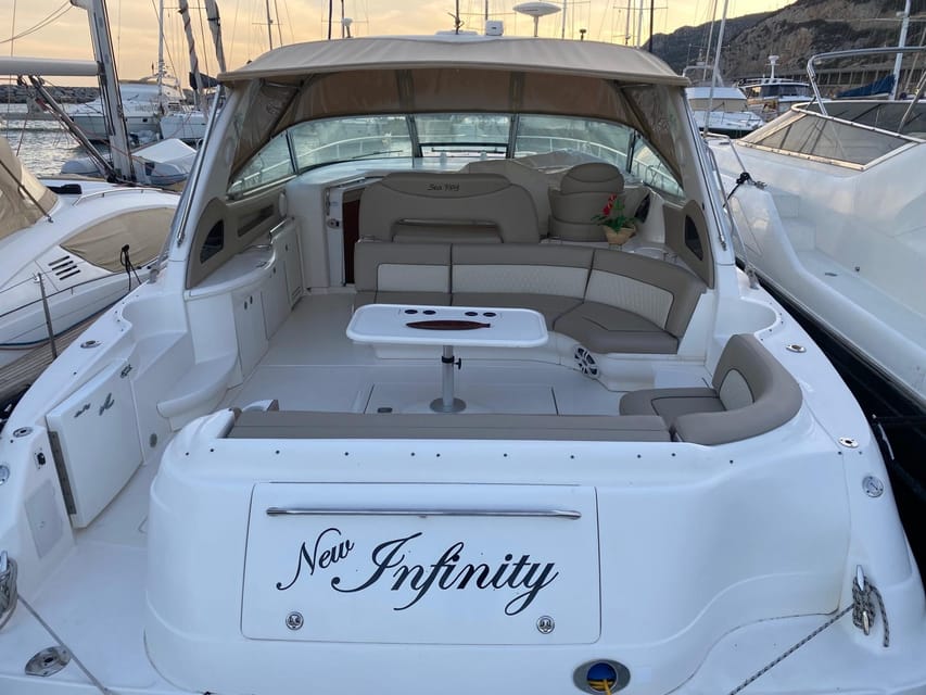 Gran Canaria: Excursion on private yacht with drinks, lunch and snorkeling - Sailing toward Mogán and Perchel Cove