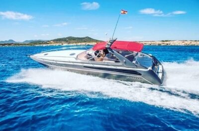 Private yacht excursion with Aperitif, drinks and snorkeling