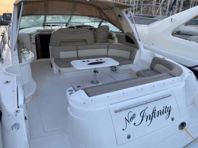 Shared yacht excursion with beverages, lunch and snorkeling