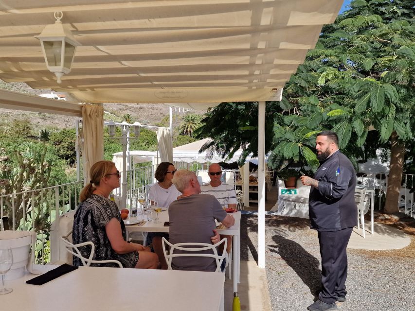 Gran Canaria: tasting wine & local cheese - The short restaurant visit and old building