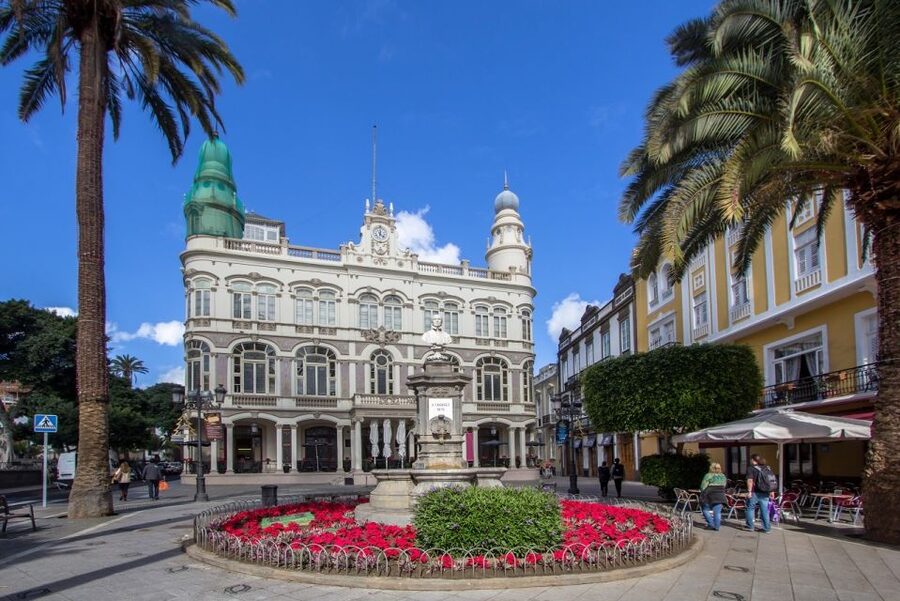 Las Palmas, Botanical Gardens and Bandama Volcano Tour - Las Canteras and Alfredo Kraus: your longest flexible stop