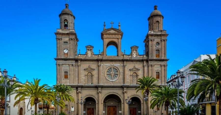 Las Palmas, Botanical Gardens and Bandama Volcano Tour - Vegueta: Las Palmas begins with cobblestones