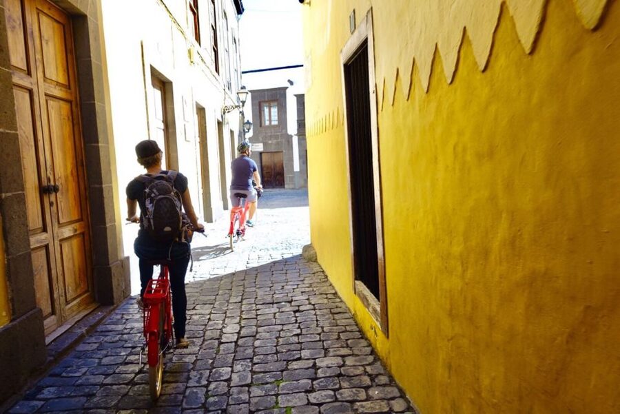 Las Palmas de Gran Canaria: Guided City Tour by Bike - Exploring Vegueta through several short stops