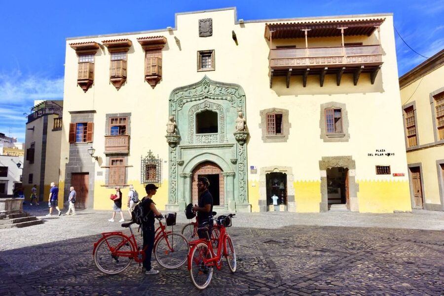 Las Palmas de Gran Canaria: Guided City Tour by Bike - Riding beside Las Canteras Beach
