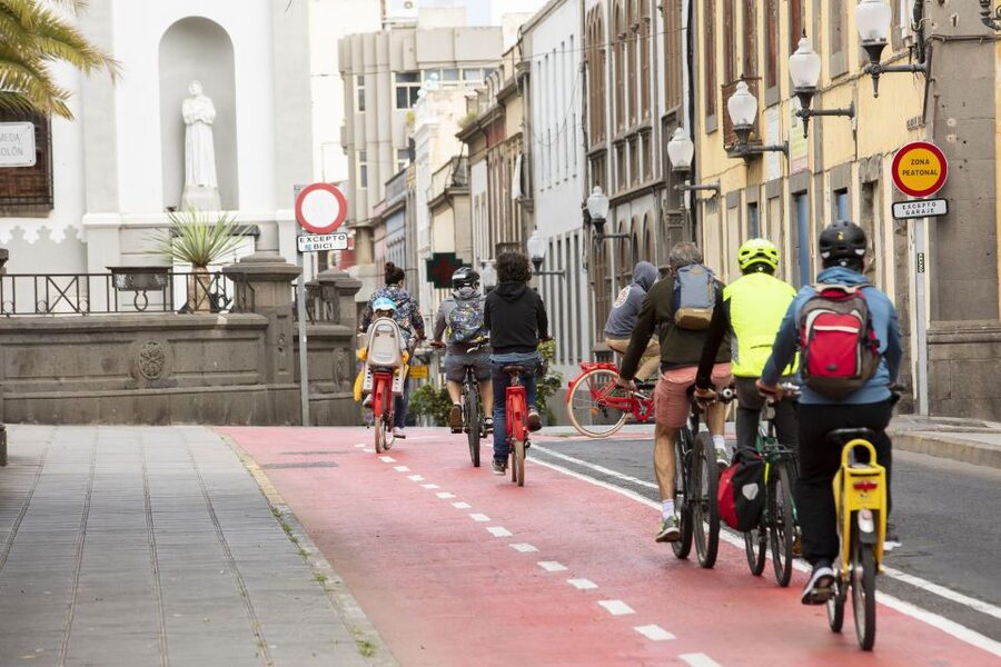 Las Palmas de Gran Canaria: Guided City Tour by Bike - Plaza de España and the current city center