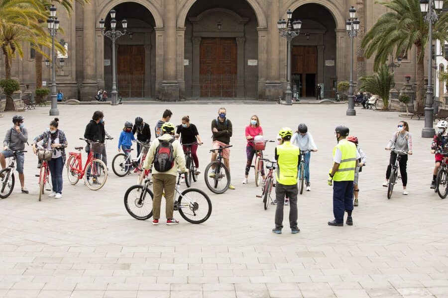 Las Palmas de Gran Canaria: Guided City Tour by Bike - Cycling from the Port District toward the old town