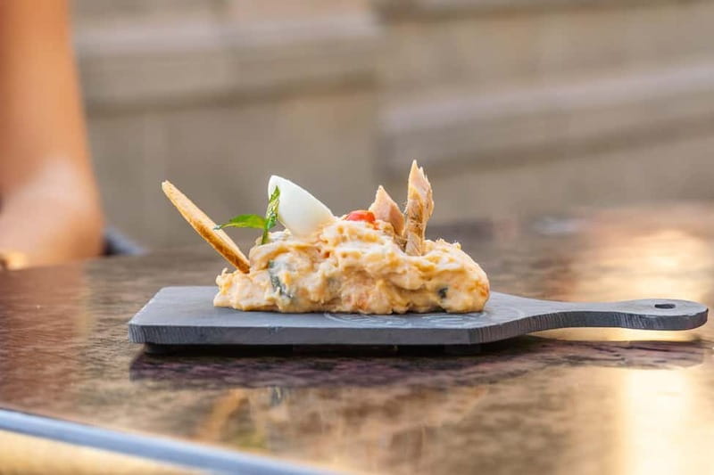 Las Palmas: Gourmet Tapas and Wine Tour in the Old Town - Plaza de Santo Domingo and the final stop