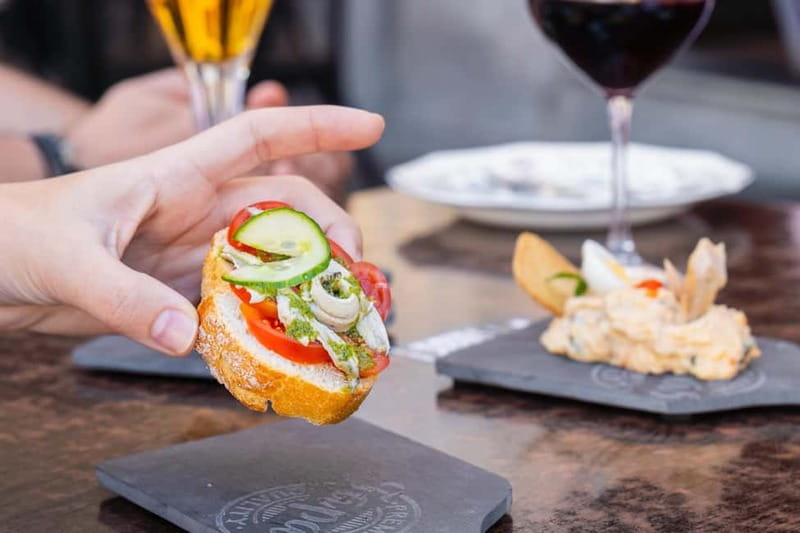 Las Palmas: Gourmet Tapas and Wine Tour in the Old Town - Who should book this food walk?