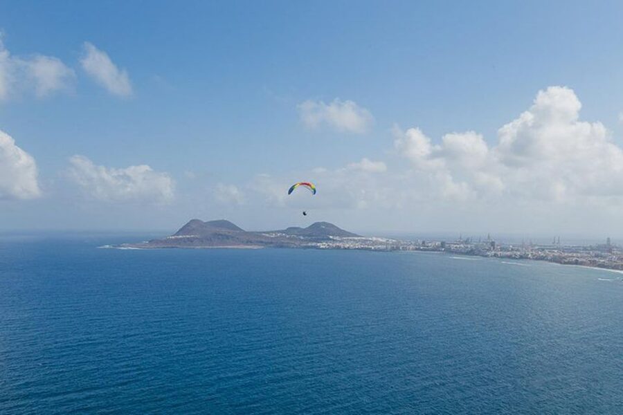 Las Palmas: Paragliding Tandem Flight with Instructor - Book it early, then keep the day open