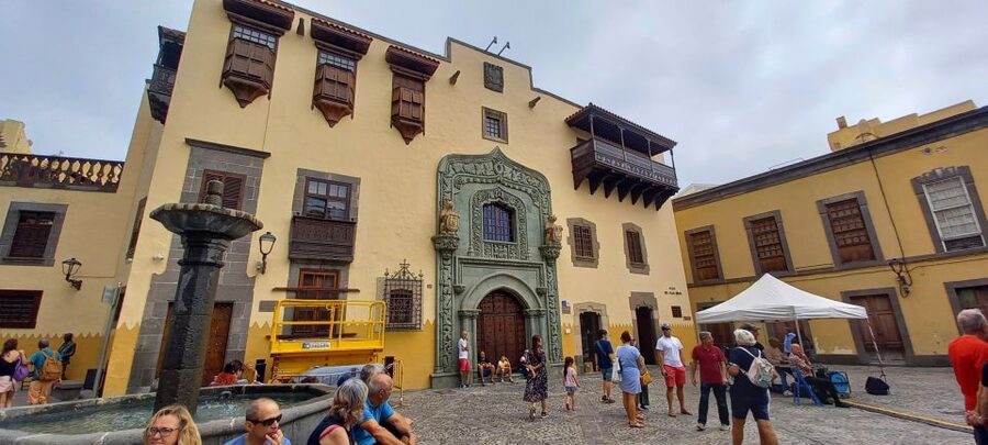 Las Palmas: Private City Highlights & Northern Villages Tour - Santa Ana Square and the old city