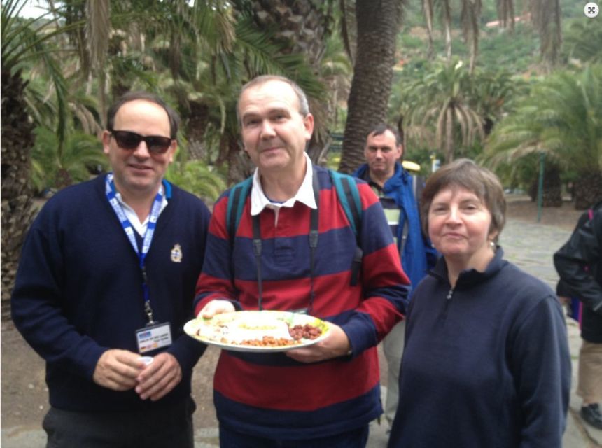 Las Palmas: Private Old City Guided Walking Tour with Tapas - Local views and stories you would miss alone