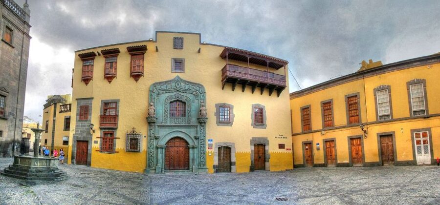 Las Palmas: Private Old City Guided Walking Tour with Tapas - Timing, group size, and comfort