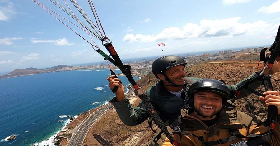 Las Palmas: tandem paragliding flights for everyone - Safety and comfort are the strongest features