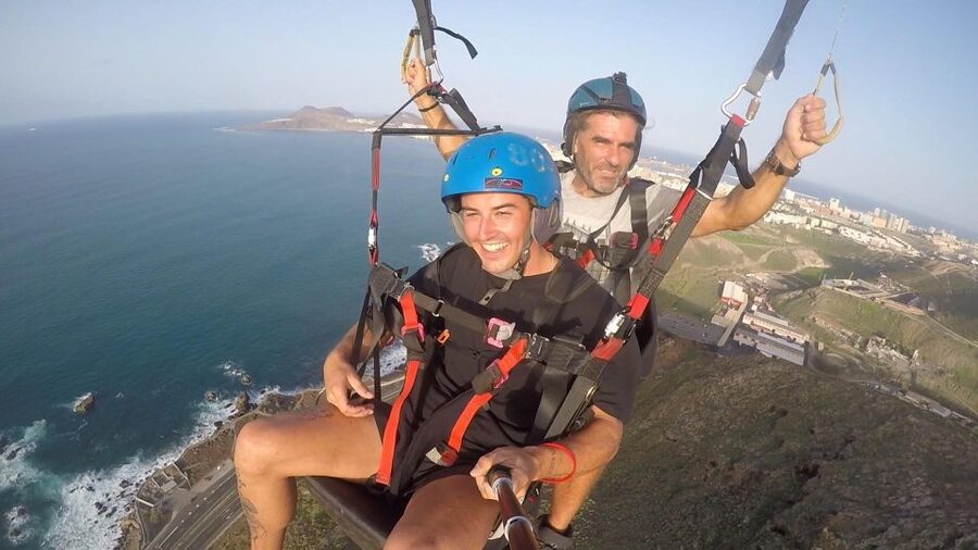 Las Palmas: tandem paragliding flights for everyone - Who will enjoy this flight most