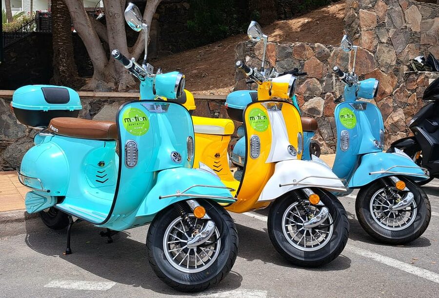 Maspalomas and Las Palmas: electric vintage scooter for rent - Riding near Maspalomas at a calm 45 km/h