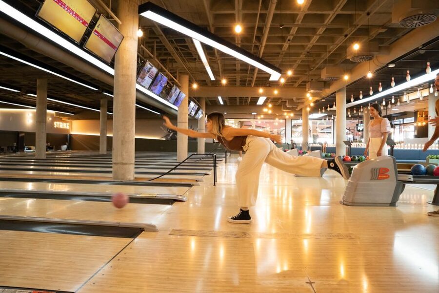 Maspalomas: Bowling Session Entry Ticket at Holiday World - Price, timing, and what you really pay for
