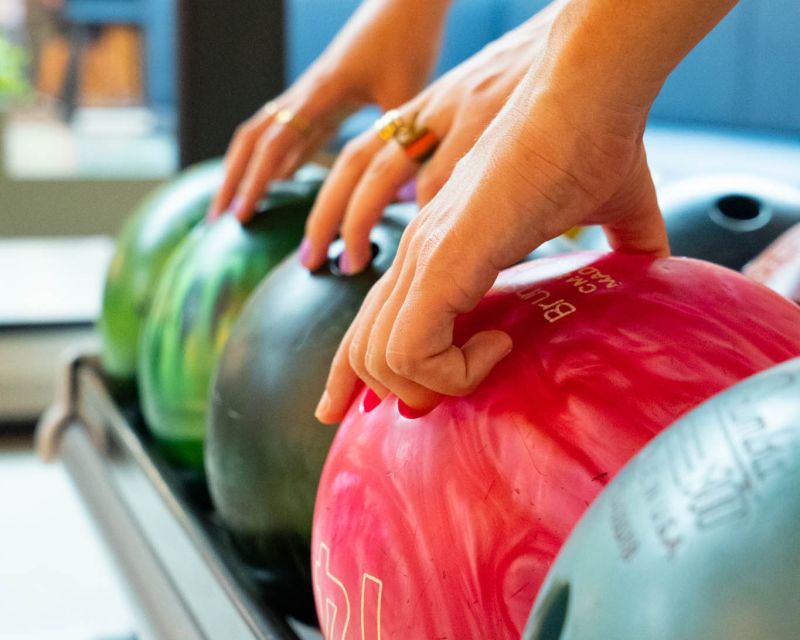 Maspalomas: Bowling Session Entry Ticket at Holiday World - Small practical details that make a difference