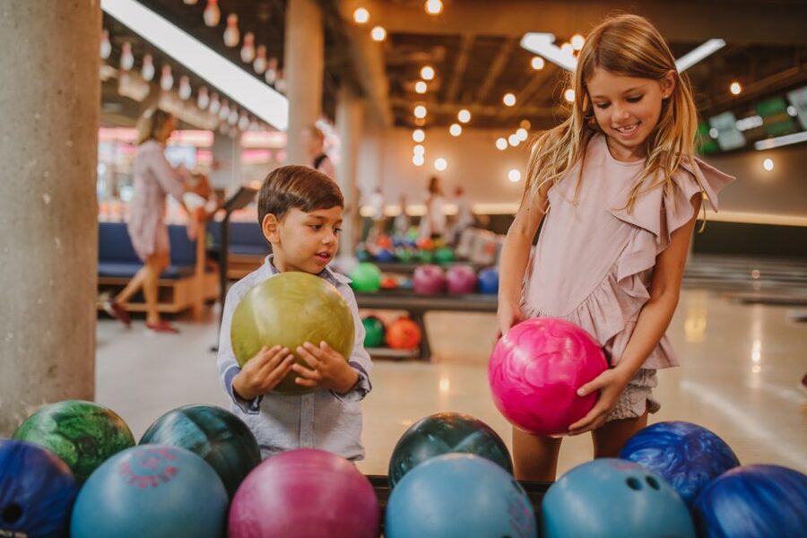 Maspalomas: Bowling Session Entry Ticket at Holiday World - Arriving at Holiday World and getting your lane