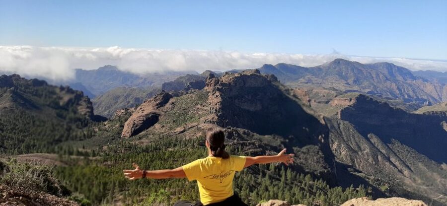 Maspalomas: Hiking to Roque Nublo with 2 authorised guides - A picnic with sandwiches and local fruit