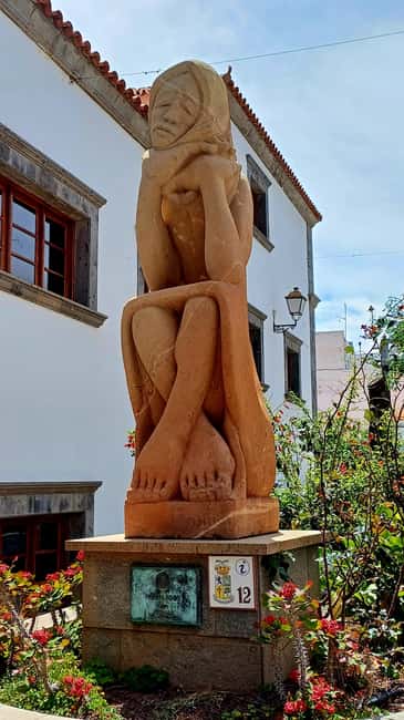 Maspalomas: Hiking to Roque Nublo with 2 authorised guides - Two guides, a small group, and a personal feel