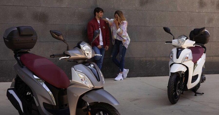 Maspalomas: Rent a 125 cc Scooter 2 seater in Gran Canaria - Maspalomas Botanical Garden for a quieter pause