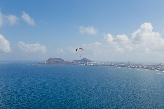 Paragliding Tandem Flight in Las Palmas de Gran Canaria - A 20-minute flight over northern Gran Canaria