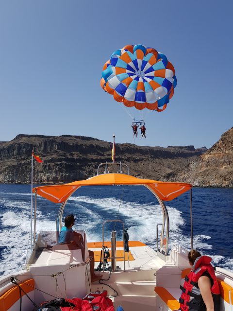 Puerto Rico de Gran Canaria : Parasailing - From the pier to the parasailing boat