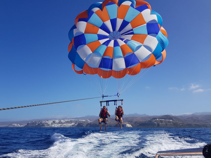 Puerto Rico de Gran Canaria : Parasailing - Photos, music, and the social side