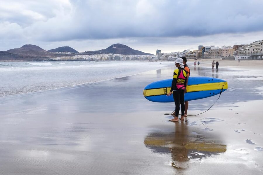 Surf lessons in Las Canteras Beach - What the two-hour course is designed to teach