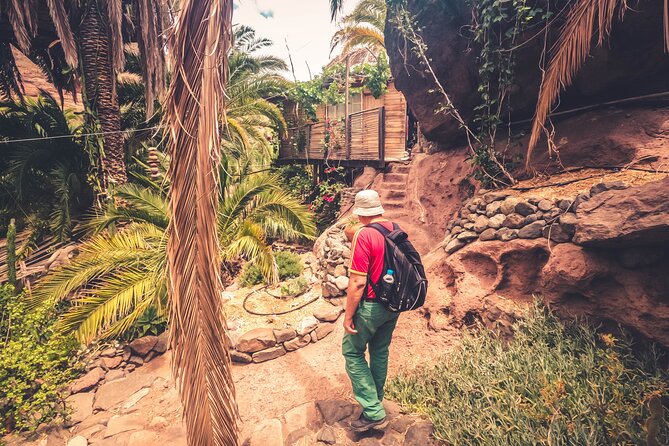 The Red Canyon Tour - Small Group Trip with Local Food Tasting ツ - The minibus ride is part of the experience